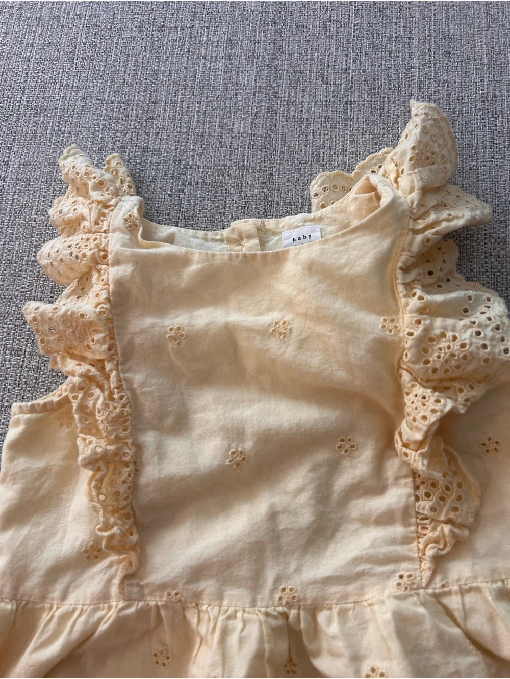 Baby Gap Girls Cream Eyelet Ruffle Dress. Size 3